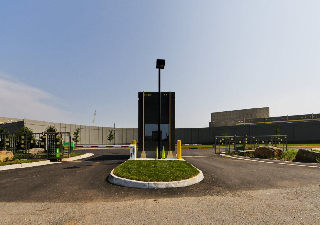 ARCO-Data-Center-KDC-Digital-Realty-Trust-Gate-1280x900-1-1024x720