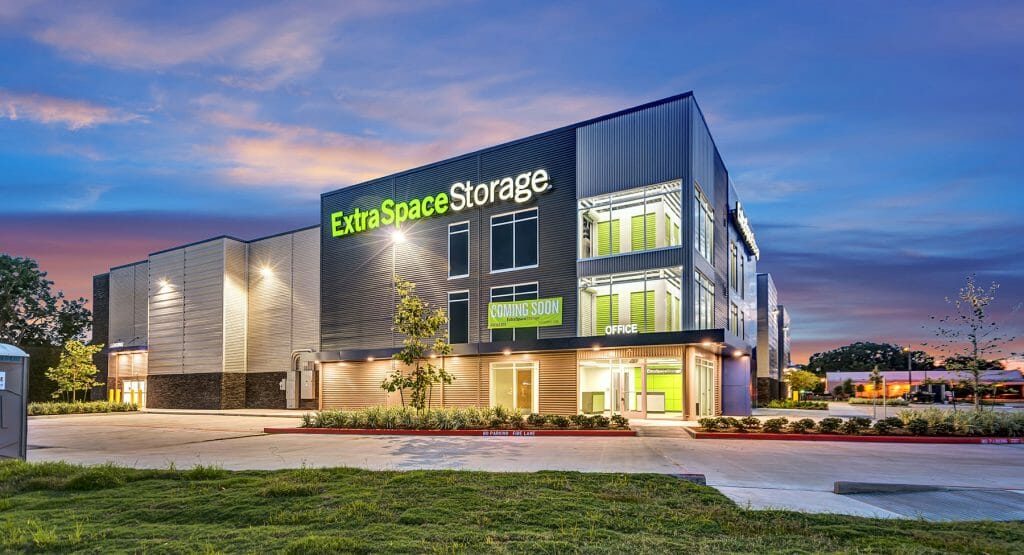 Charlotte_SAFStor_Houston Extra Space Storage Houston Facility - Exterior shot of Extra Space Storage building in Houston, Texas.